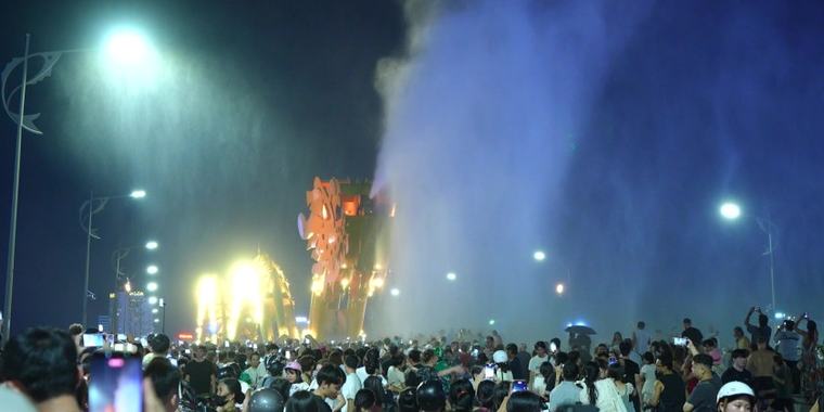 Danang’s dragon bridge fires up for National Day in Viet Nam
