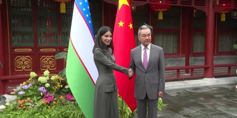 Chinese FM meets head of Uzbek presidential administration