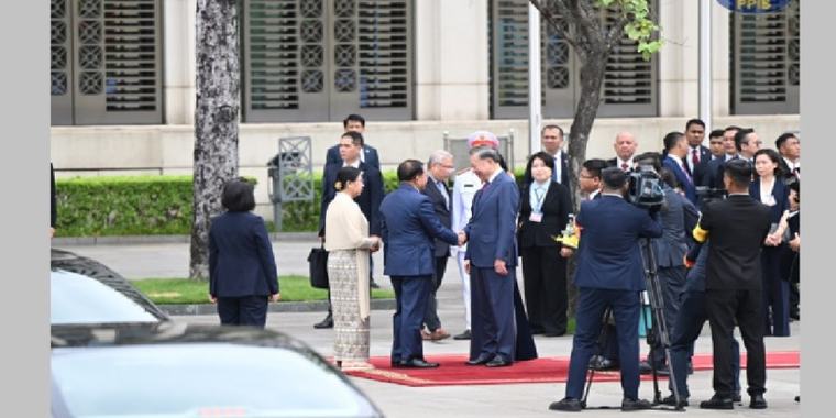 Red Carpet Welcome : President receives a state-level welcome ceremony
